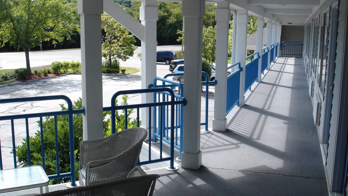 Fontana-on-Geneva Lake Hotel | Fontana Village Inn