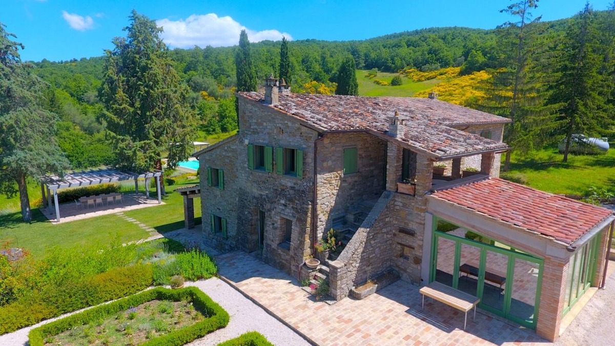 Umbertide Villa | Fonticchio: Luxury Villa With Superb Views, Infinity Pool, Air-con. Free Wifi