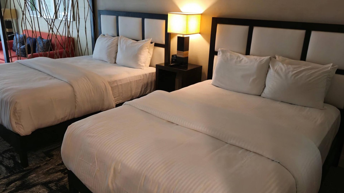 Ludlam Condo | Foodie Paradise in Downtown Doral – Large Studio