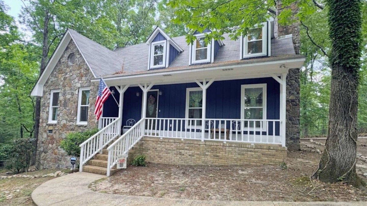 Auburn House | Football Parking Included! Beautiful Natural Private Lot Close to Everything!