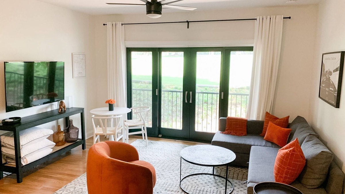 Clemson Apartment | Football! Walk to Death Valley/campus/downtown! Free Parking Spot! Next to ESSO!
