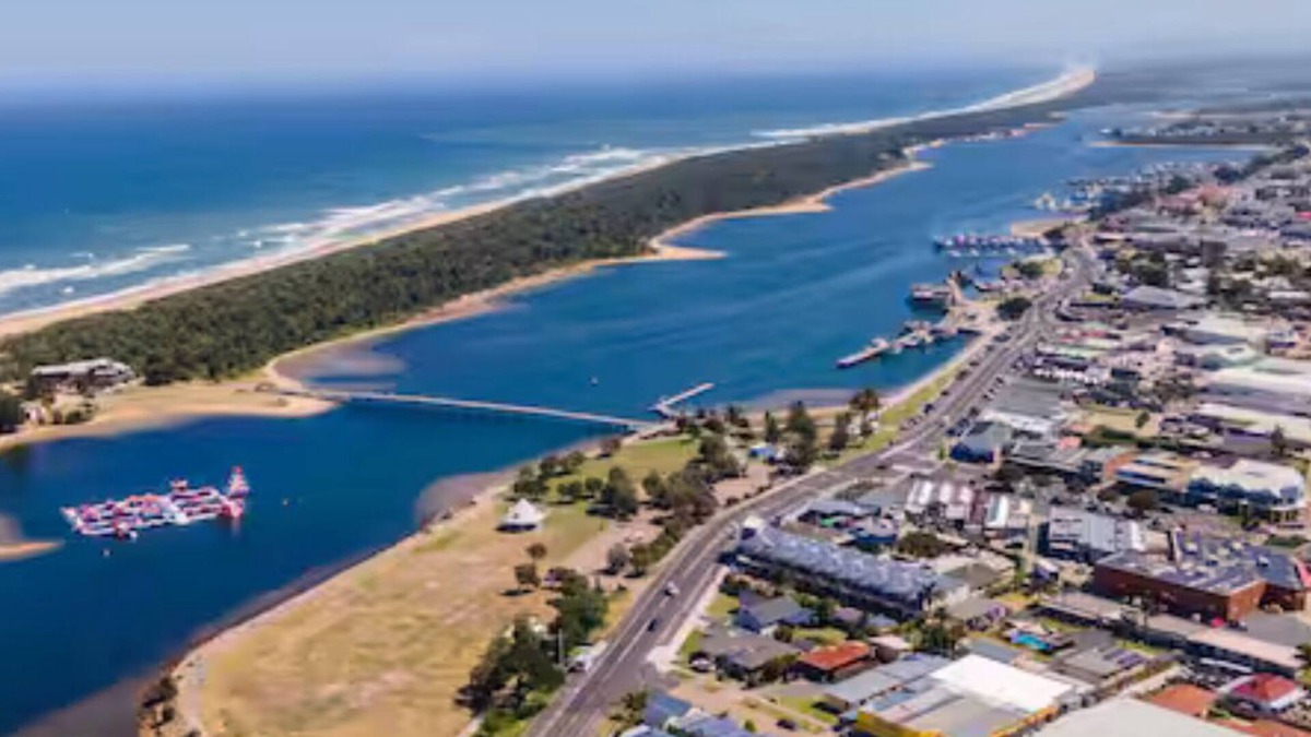 Lakes Entrance Apartment | Footbridge Holiday Apartments n“Best Prime Central Position”