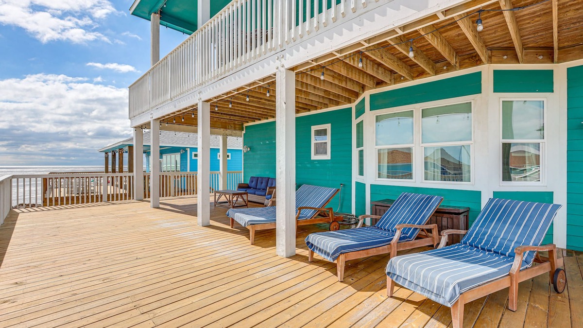 San Luis House | 'Footprints in the Sand' - Luxe Freeport Home!