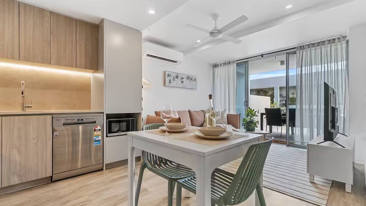 Buddina House | Footsteps to Surf, Shop & Dine on the Sunshine Coast