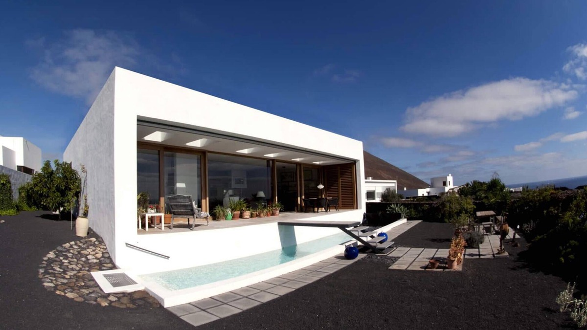 Guatiza House | For individuals and/or families outside of the tourist centers