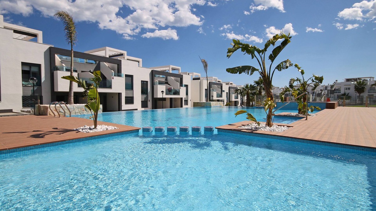 Los Altos Apartment | For rent: Penthouse Casa Esmeralda with large roof terrace, sea and pool view.