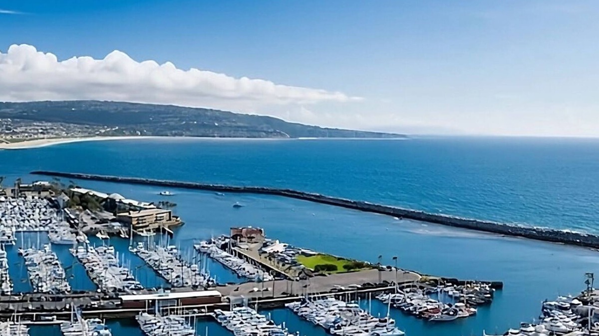South Redondo House | For The Whole Family! 4 Spacious Units, Pet-Friendly, Near South Bay Ocean