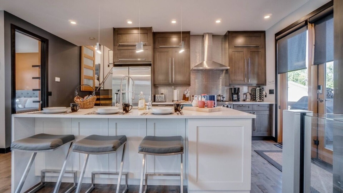 Northeast Edmonton House | Forest – Bright & Stylish Home w/King Bed + AC