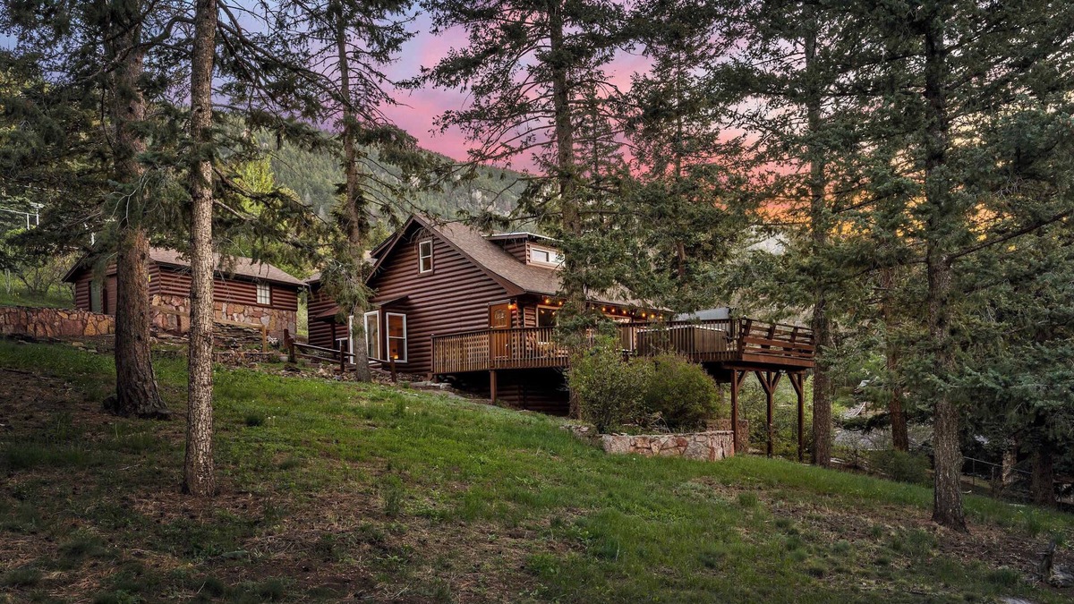 Cascade-Chipita Park Cabin | Forest Cabin - Hot Tub & Mt Views - Pikes Peak