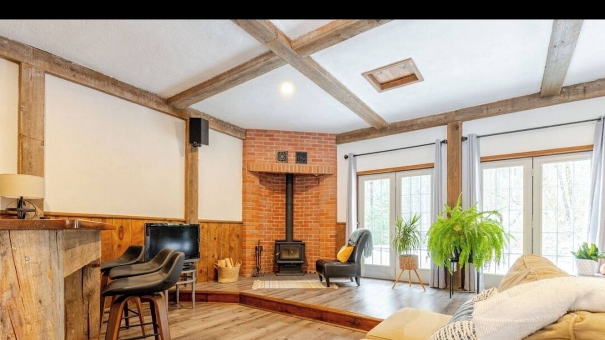 Uxbridge Apartment | Forest Nature Retreat with Fire Pit and Trails near Thermea Spa