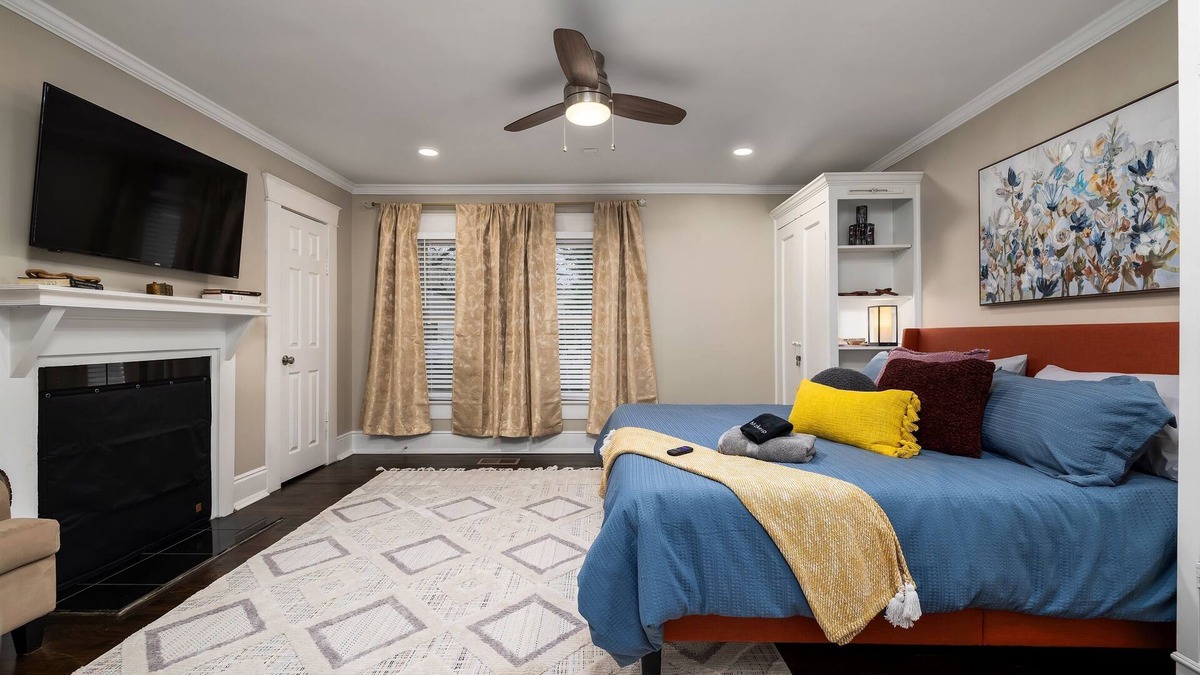 Forest Park Apartment | Forest Park Gem: Near attractions & Group Fun