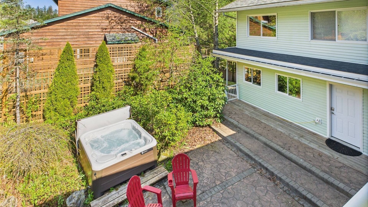 West Juneau Apartment | Forest-View 1BR w/Hot Tub – Near Downtown Juneau