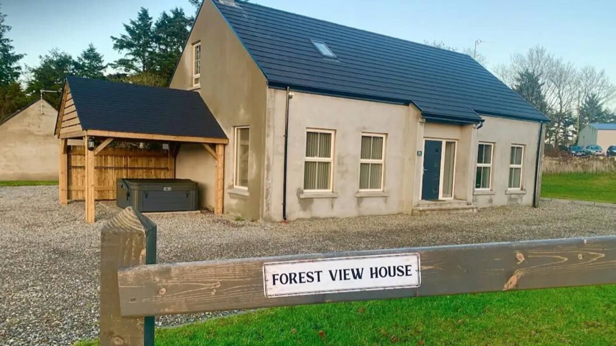 Coleraine House | Forest View House - Private Hot Tub