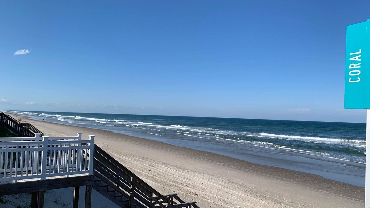 Whalehead Beach Cottage | Forget Me Knot Corolla Oceanside, 5 min walk to ocean, views, private, clean