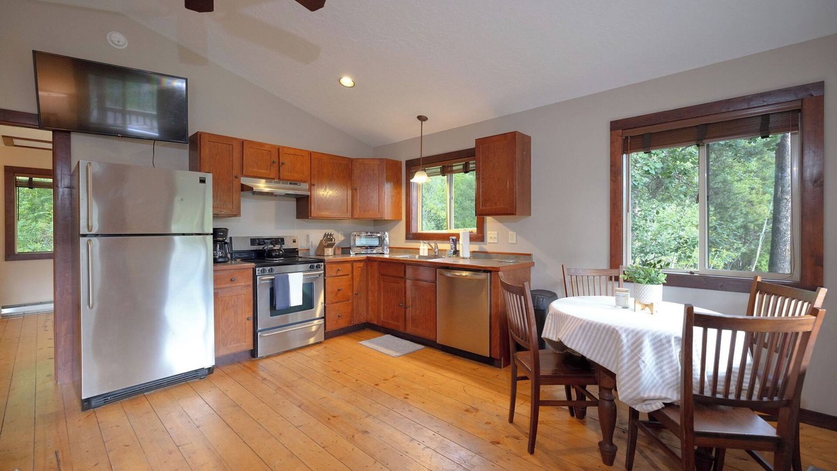 Victor Cabin | Forget Me Not Cabin in the Woods. Wood Stove, Wifi, W/D. Pet Friendly!