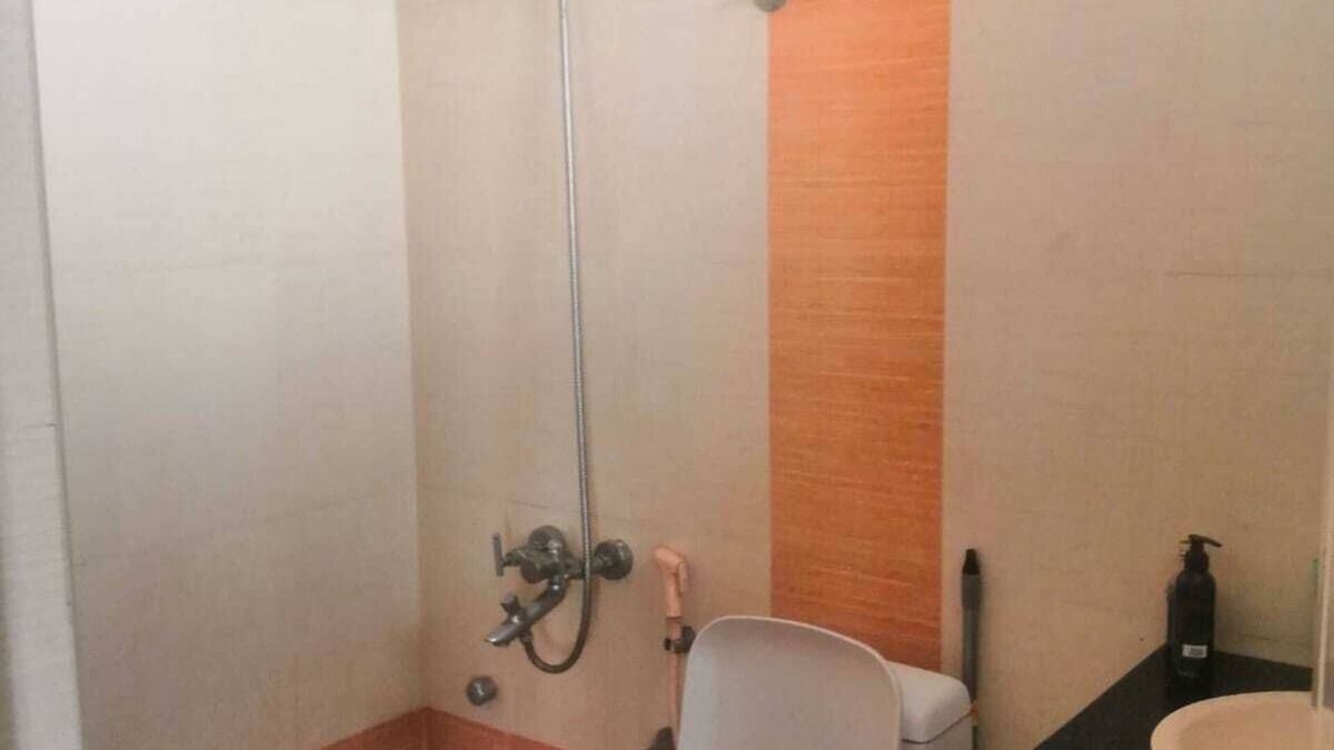 Kannur Apartment | Forget your worries in this spacious and serene space. Wind down RECHARGE !n