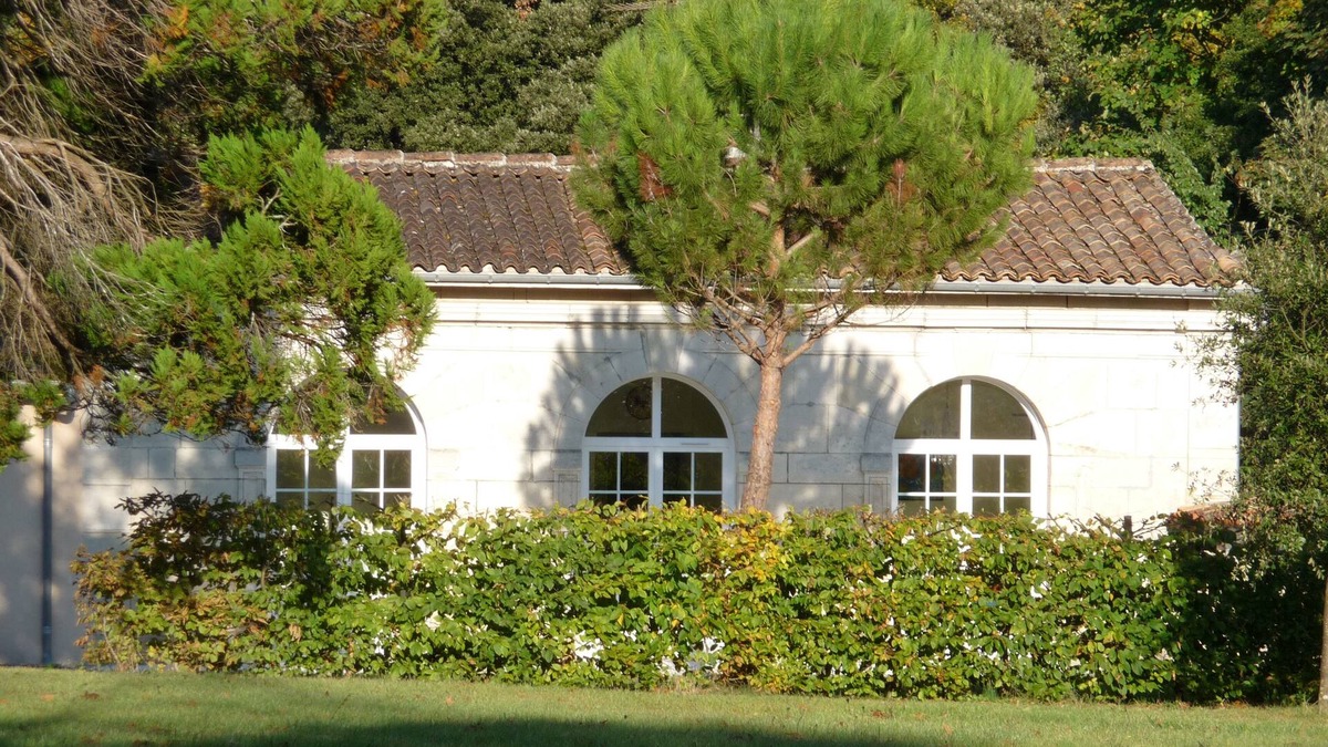 Cognac House | Former orangery in a 2-hectare wooded park