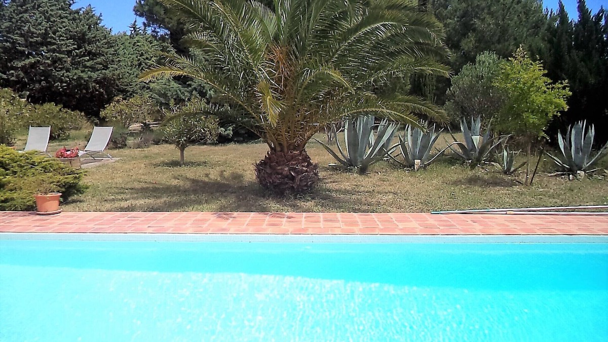 Narbonne House | Former sheepfold with swimming pool, among the pines, near the sea.