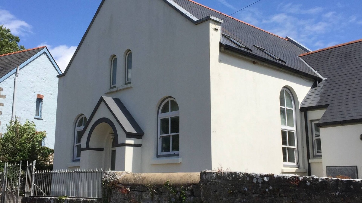 Carew Newton House | Formerly, Zoar Congregational Chapel offering a unique stay in Pembrokeshire