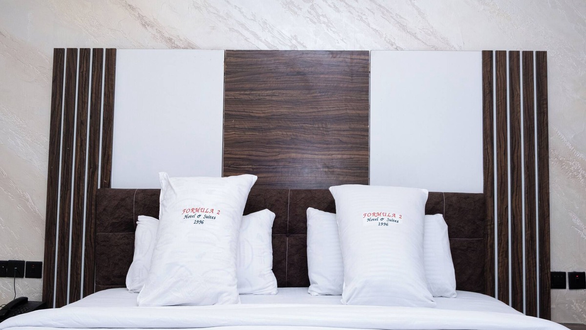 Oshodi-Isolo Hotel | Formula 2 Hotel and Suites