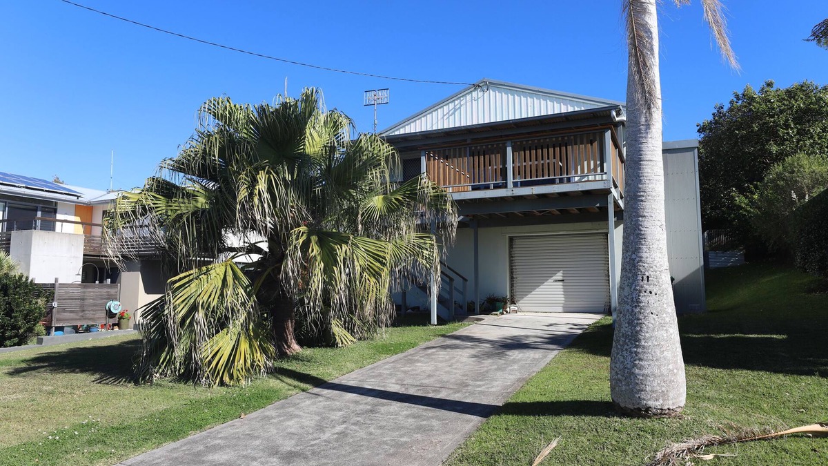 Forster House | Forster Beach House: 2 BR, 1 BA House in Forster, Sleeps 5