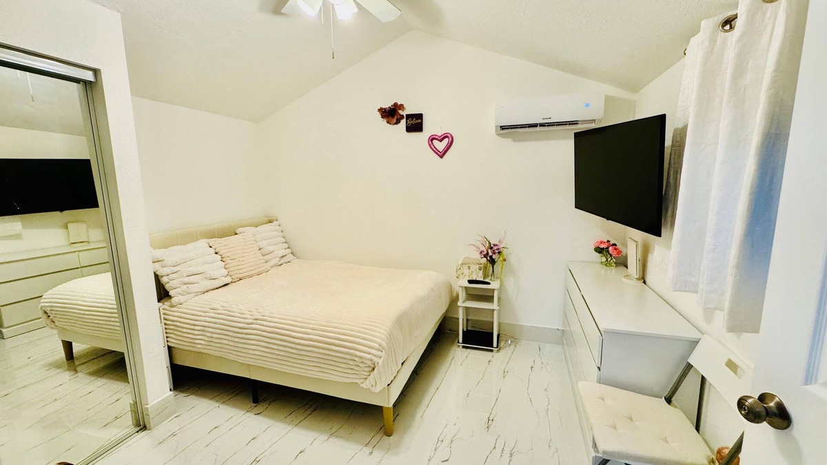 Riverland Village Cottage | Fort Lauderdale Studio Retreat – Close to Beach