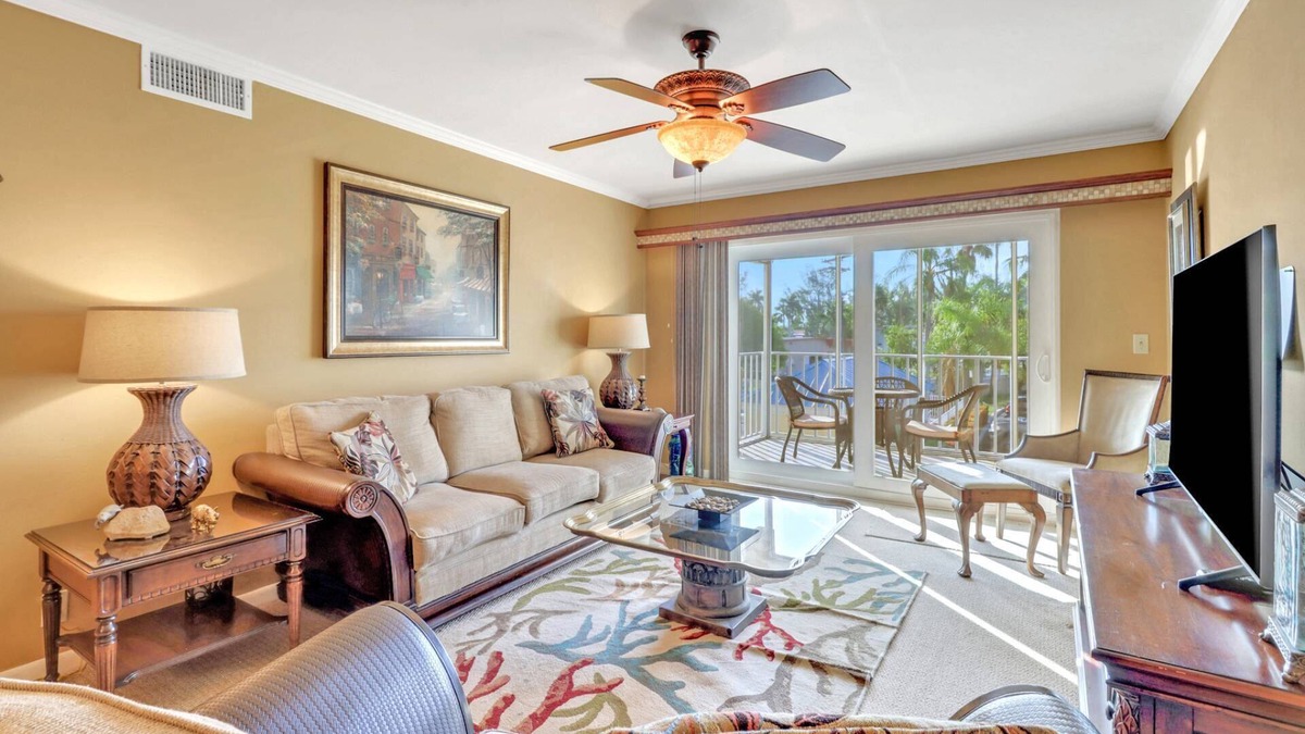 Edgewood Condo | Fort Myers River District Condo Close to Shopping, Dining & Nightlife! Heated Pool & Free Parking!