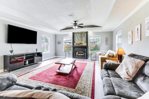 Wright House | Fort Walton Beach Home with Grill 4 Mi to Beach!