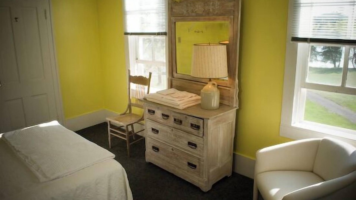 Lake Leelanau Resort | Fountain Point - Hotel Room 1