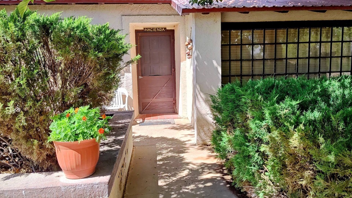 Portal House | Four Bar Cottages: The Hacienda