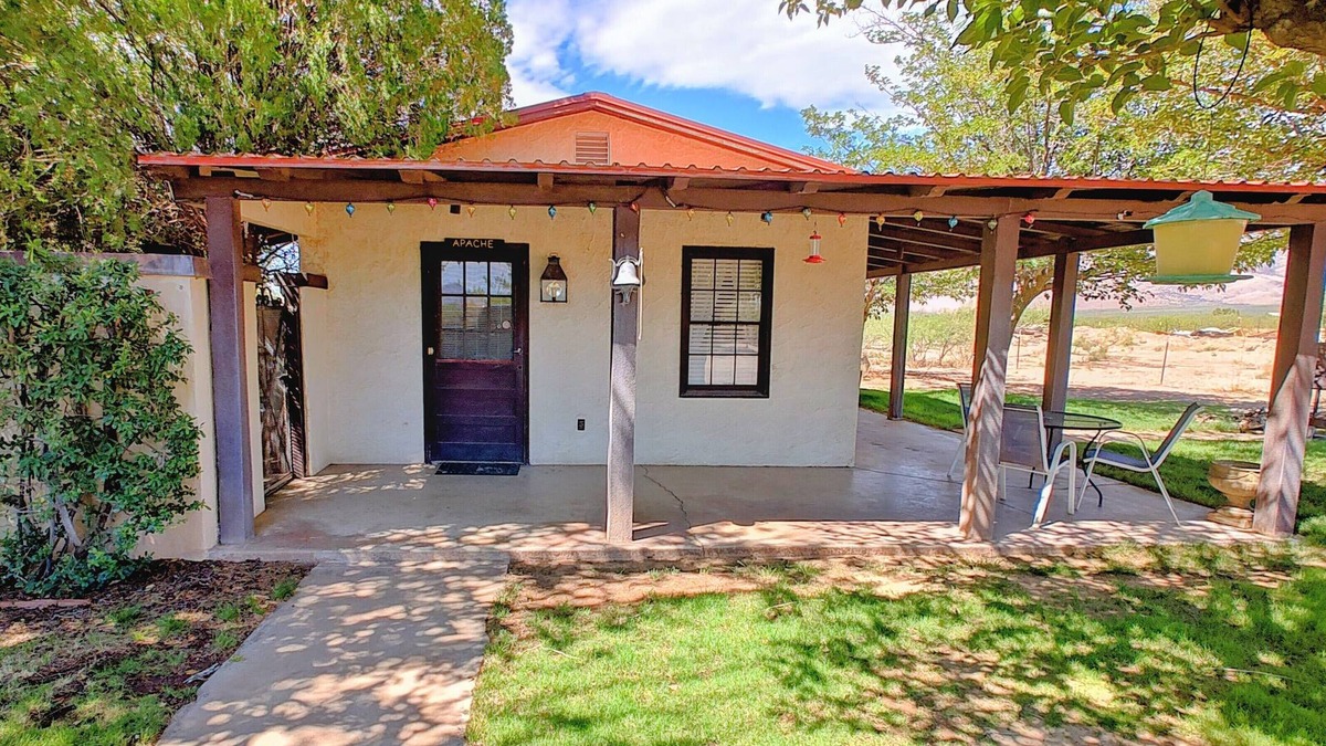 Portal House | Four Bar Cottages: The Apache