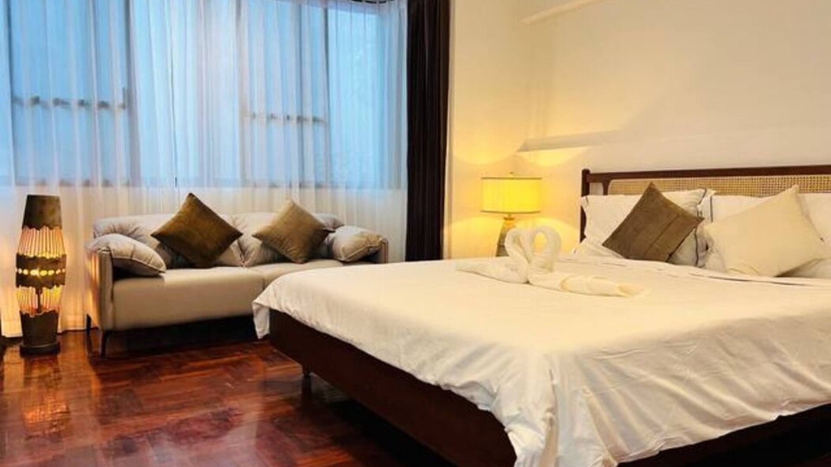 Ploenchit Condo | Four-bedroom, five-bathroom villa /BTS /High-speed WiFi/free parking space