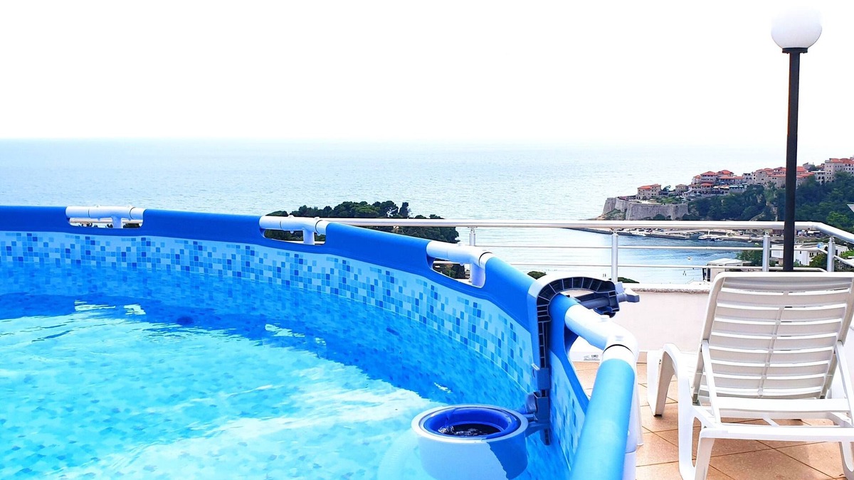 Ulcinj Bed & Breakfast | Four bedded room with private sea view balcony