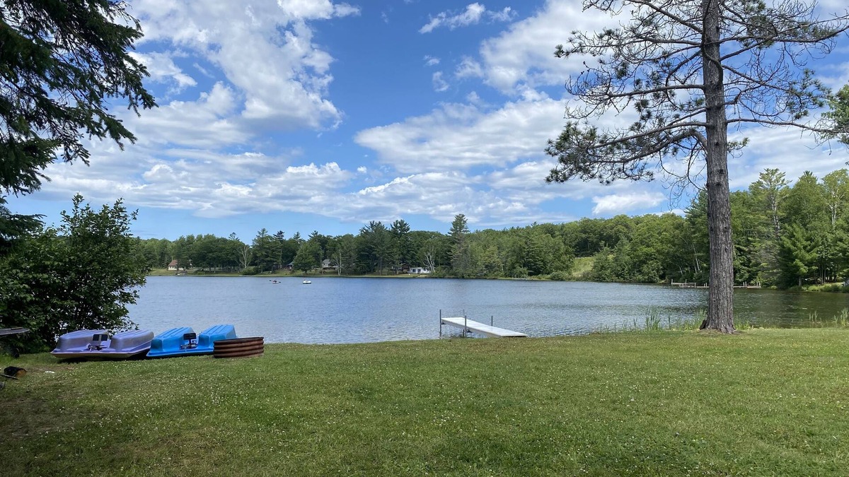 Kincheloe House | Four Bedroom Family and Pet Friendly Home on a Quiet, Private LAKE!