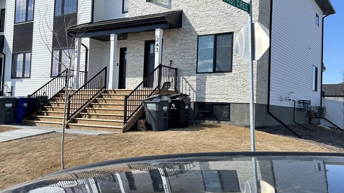 Saskatoon House | Four bedroom four bathroom townhouse with free parking for 4 vehicles.