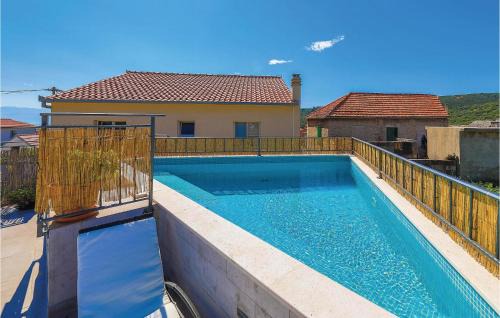 Slatine House | Four-Bedroom Holiday Home In Slatine