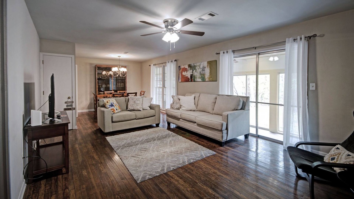 Jackson House | Four Bedroom House Retreat in the Heart of Jackson
