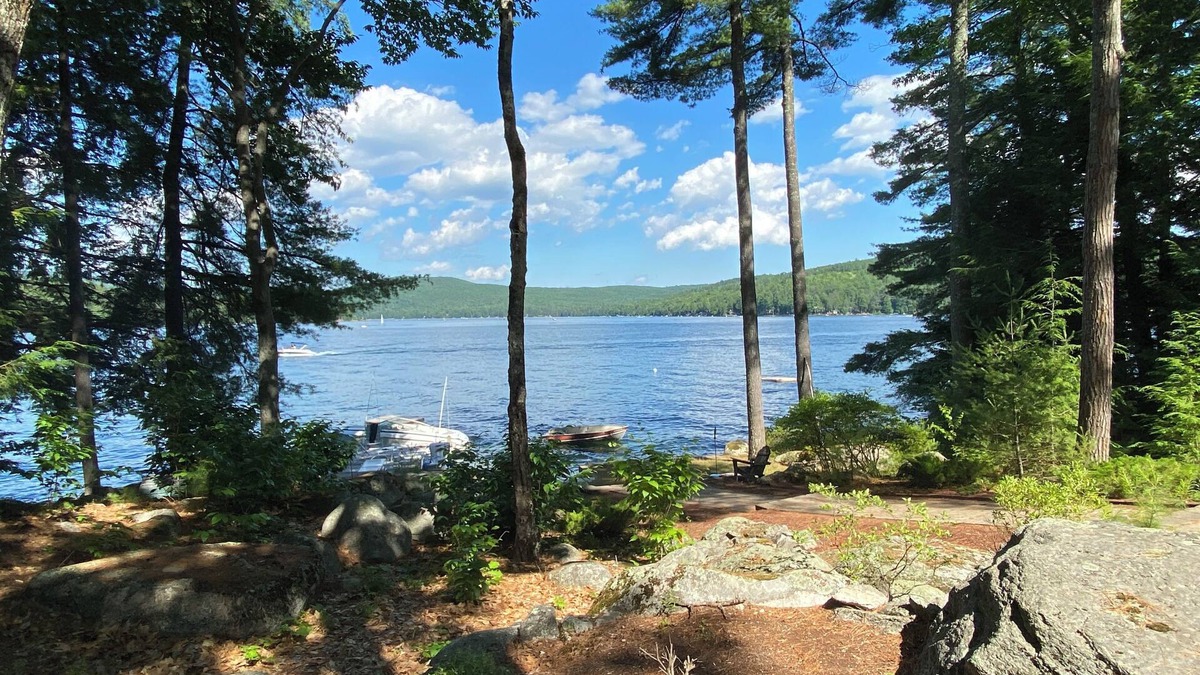 New Durham House | Four bedrooms, spacious contemporary waterfront home on Merrymeeting Lake.