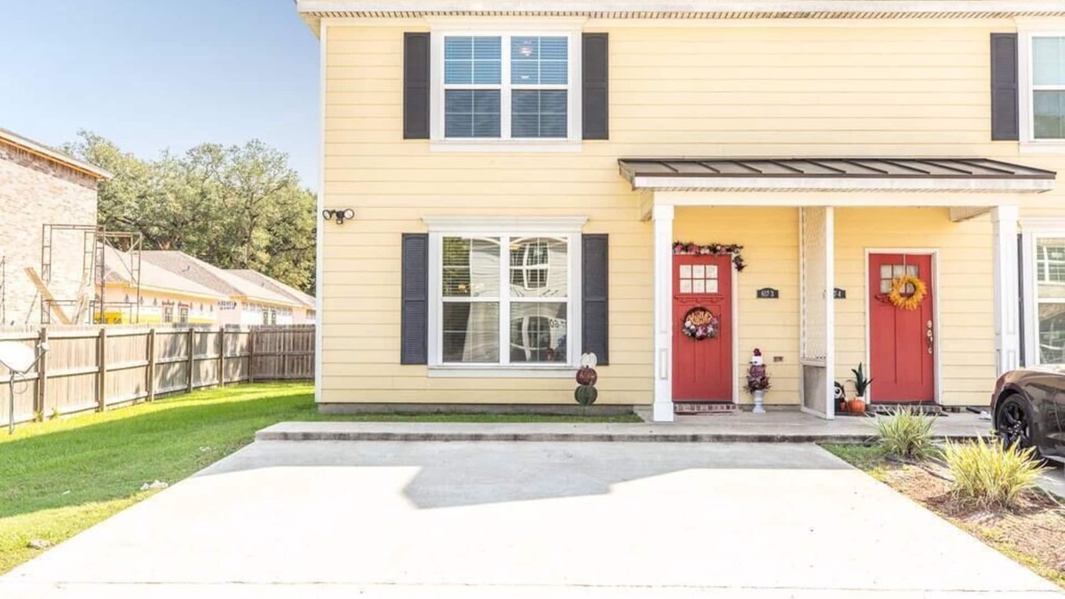 Lake Charles House | Four Gables at Penn Properties