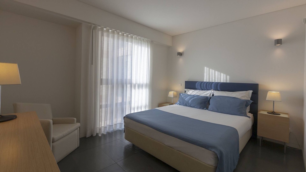 Carvalhal Hotel | Four Modern 2BR Apts by Marina w/ River Views & Free Parking, Near Golf Academy