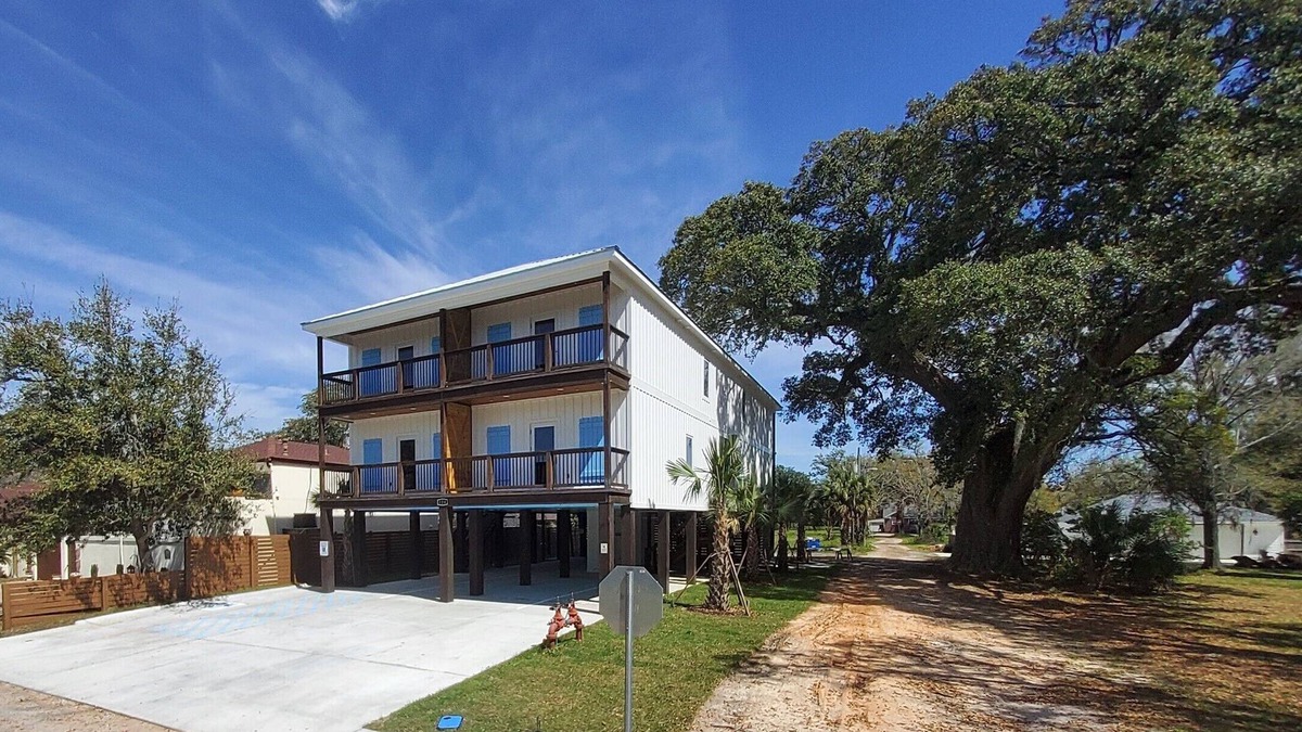 Biloxi House | Four Palms Unit A, 500ft to Beach, Walk 2 Casinos!