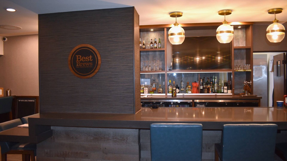 Westchester Hotel | Four Points by Sheraton Chicago Westchester/Oak Brook