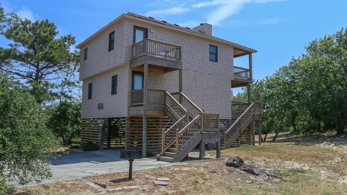 Tuckahoe House | Four Sandy Paws - Charming, home away from home, for you and you four-legged friend!