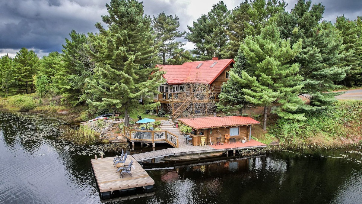 McDougall Cottage | Four Season Muskoka Log House at the Lake - Sauna with a Tea Room