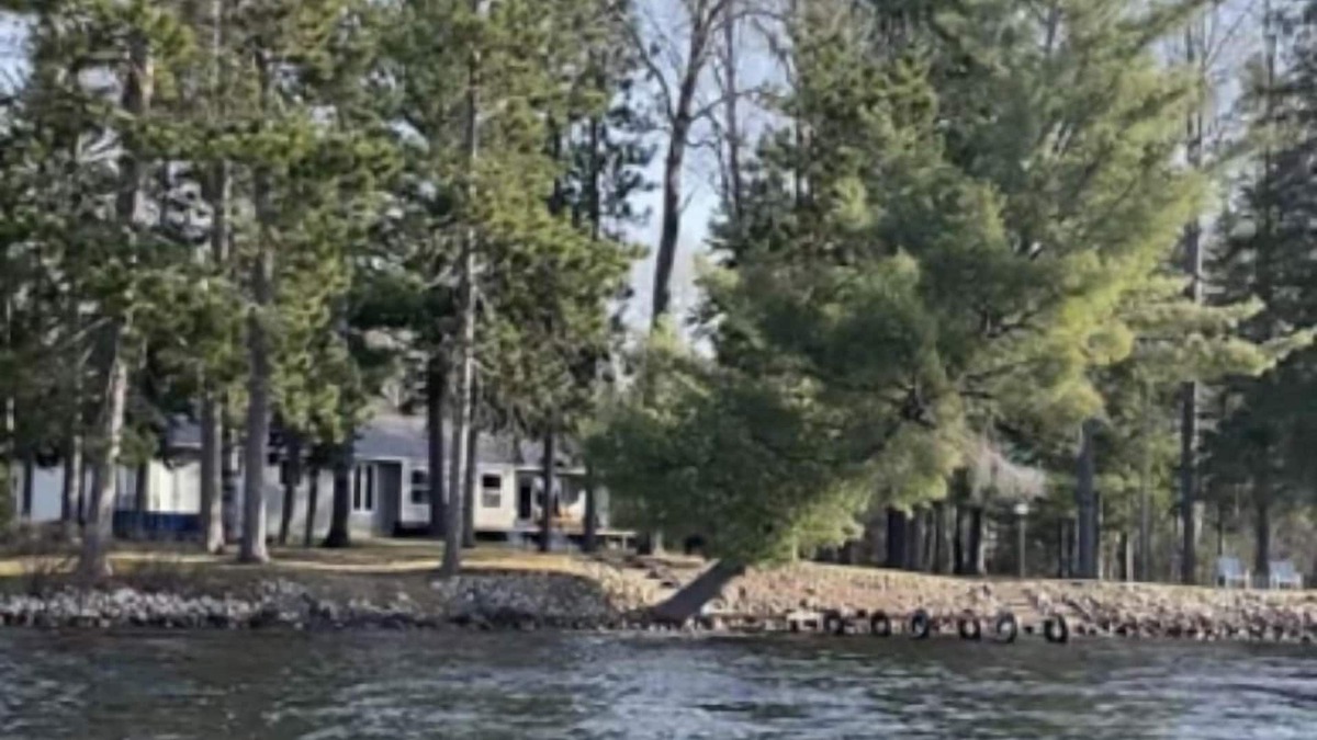 Madawaska Valley House | Four season property on Bark Lake and OFSC 156