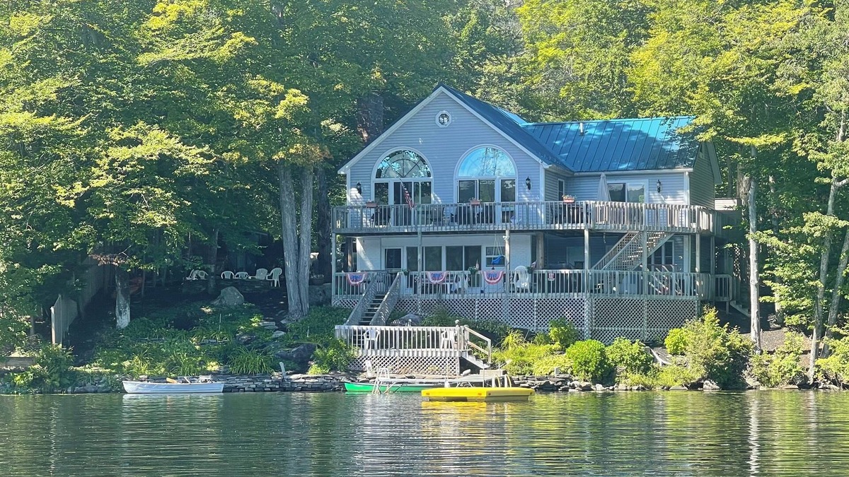 Ludlow House | Four Season Ski, Lake & Golf Chalet on Beautiful Lake Rescue in Ludlow