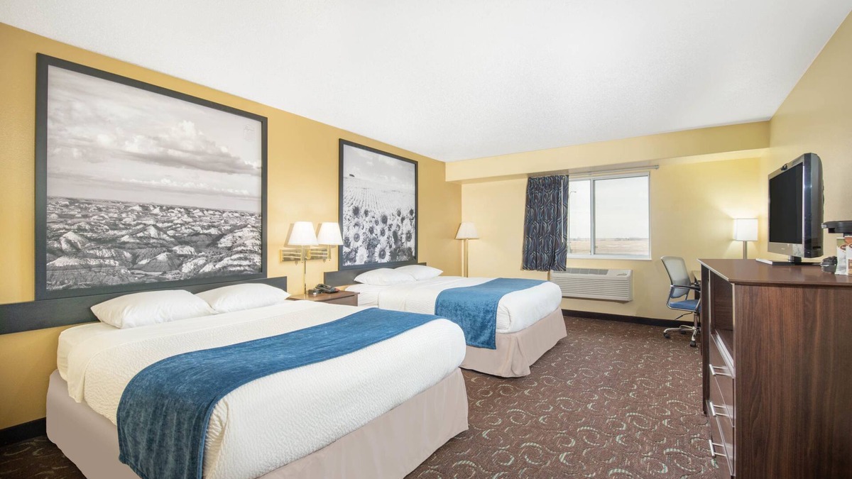 Bottineau Hotel | Four Seasons Inn