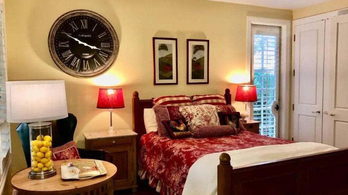 Toro Canyon Apartment | Four Seasons Suite Retreat