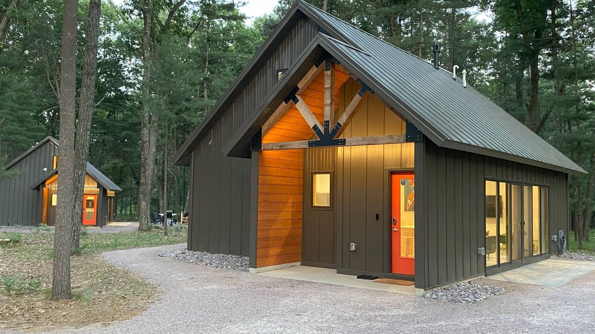 Wisconsin Dells Cabin | Fox Cabin @ Orange Tractor Retreat: 3BR ADA accessible cabin on 40 private acres