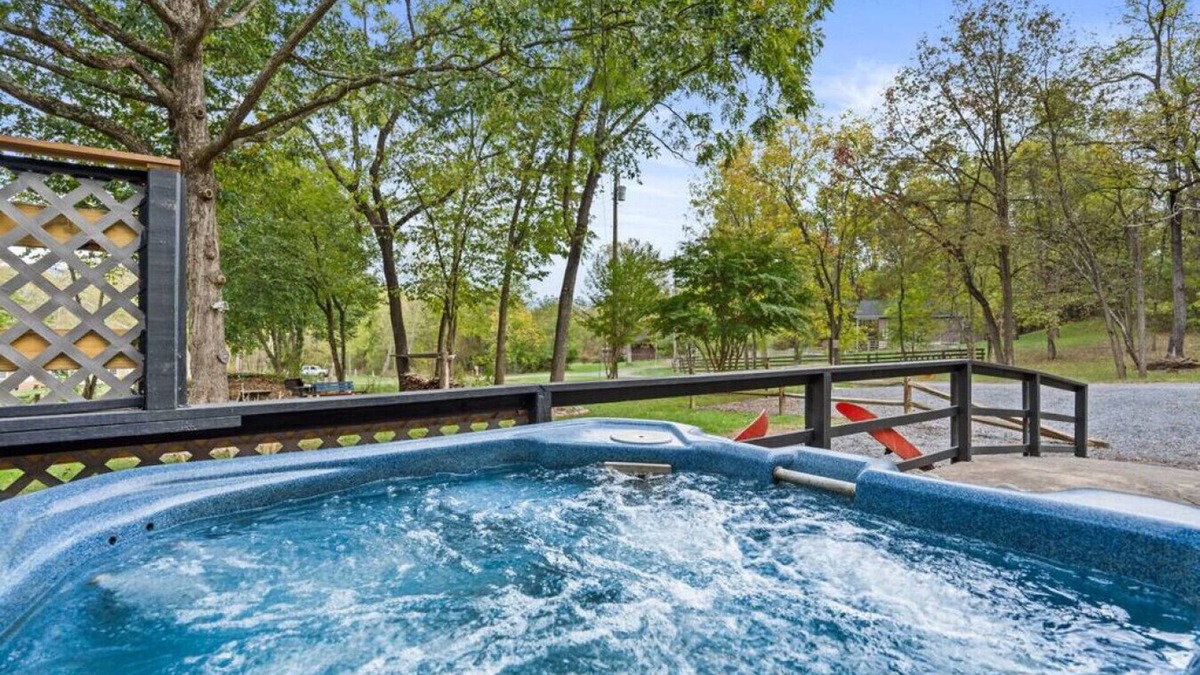Luray Cabin | Fox Den — Hot Tub, Fire Pit, Steps to River